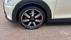 MINI Hatchback 2.0 Cooper S Exclusive 3dr Auto Petrol Hatchback